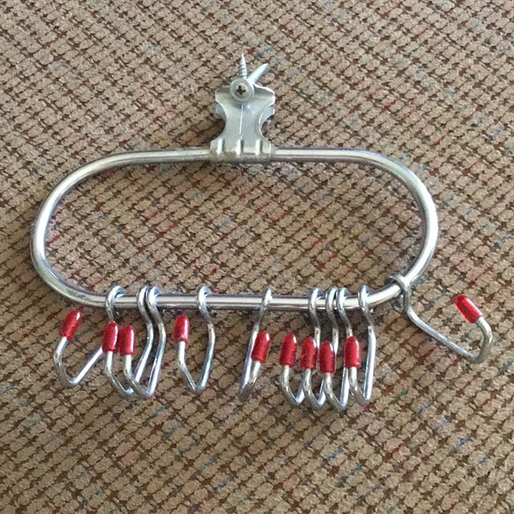 Belt, tie and scarf holder - Picture 1 of 3